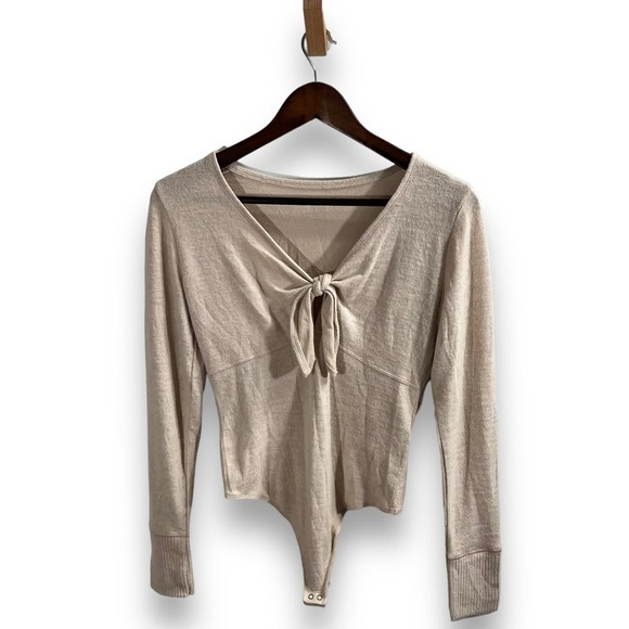 Abercrombie Fitch Bodysuit Tie Front V Neck Beige Small Clean Girl Minimalist - Picture 3 of 11
